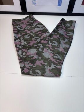 Guru Active Camo Print Leggings in Pink & Green NWOT Size M Athletic Sporty Cozy